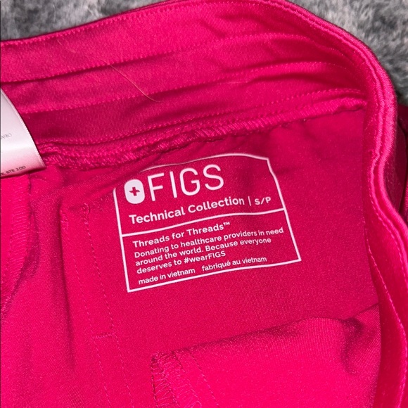 Figs Women’s Pink Scrub Set - Picture 6 of 6